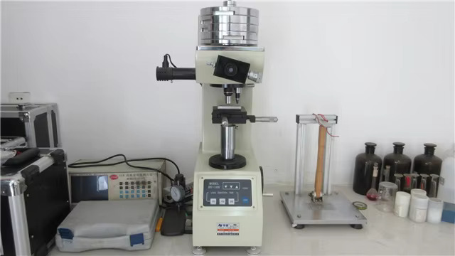 vickers hardness tester