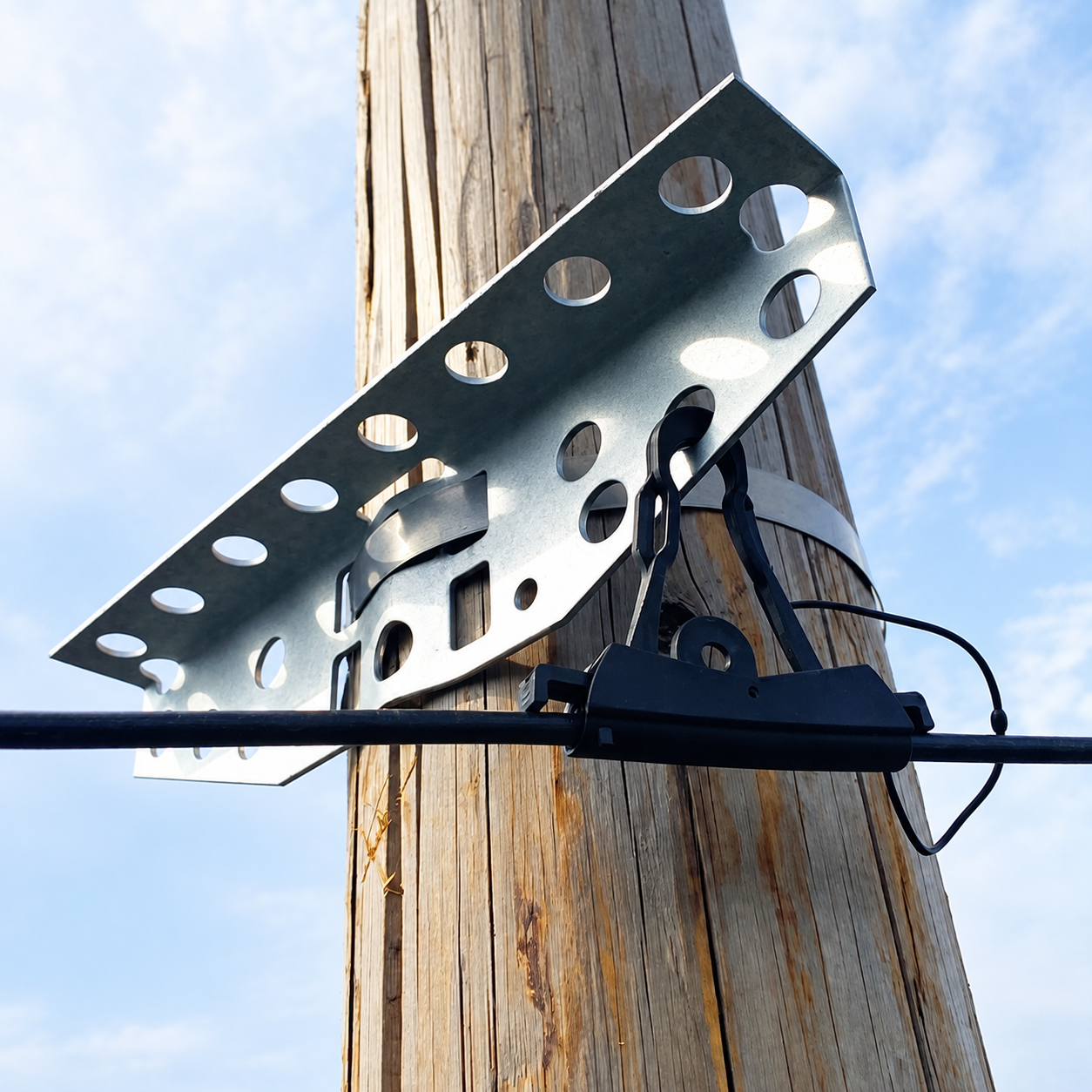 D7M / PS-M aerial fiber fitting